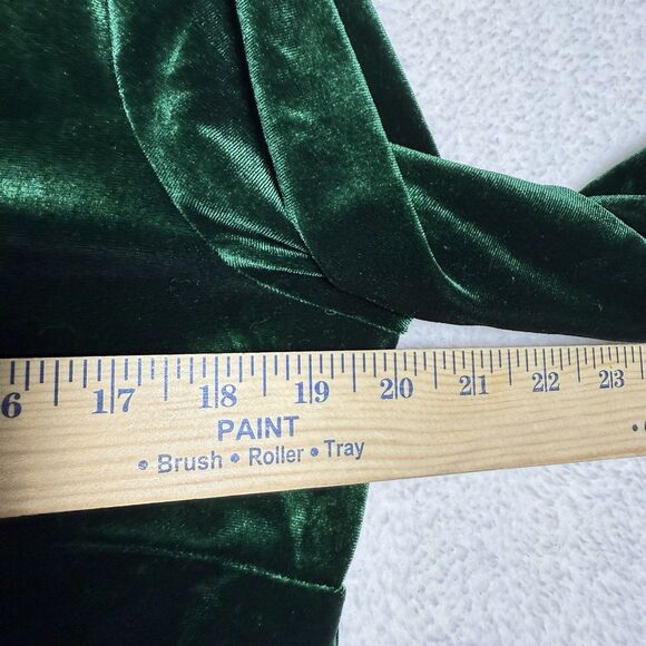 Cocomo Womens Velvet Green Tunic Top Blouse Size M Holiday Festive - Picture 5 of 6